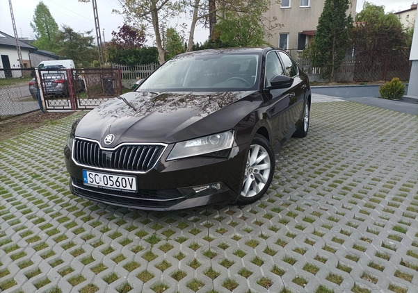 Skoda Superb cena 75000 przebieg: 131000, rok produkcji 2017 z Częstochowa małe 137